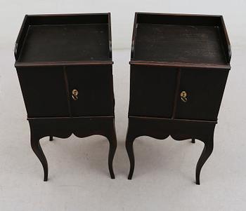SÄNGBORD, 1 par, rokokostil, för Nationalmuseum, 1900-talets andra hälft.