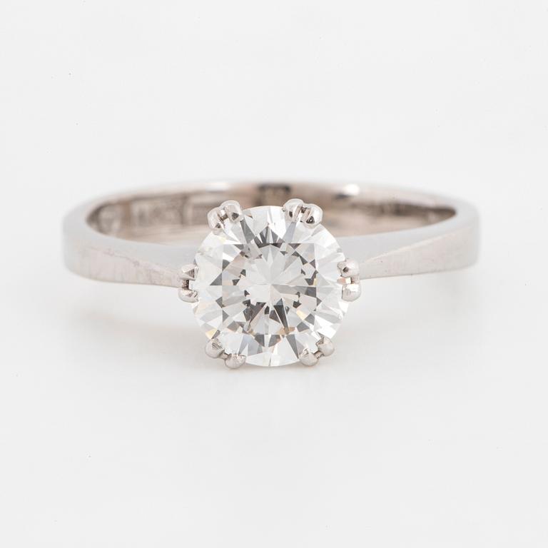 Brilliant-cut diamond ring.