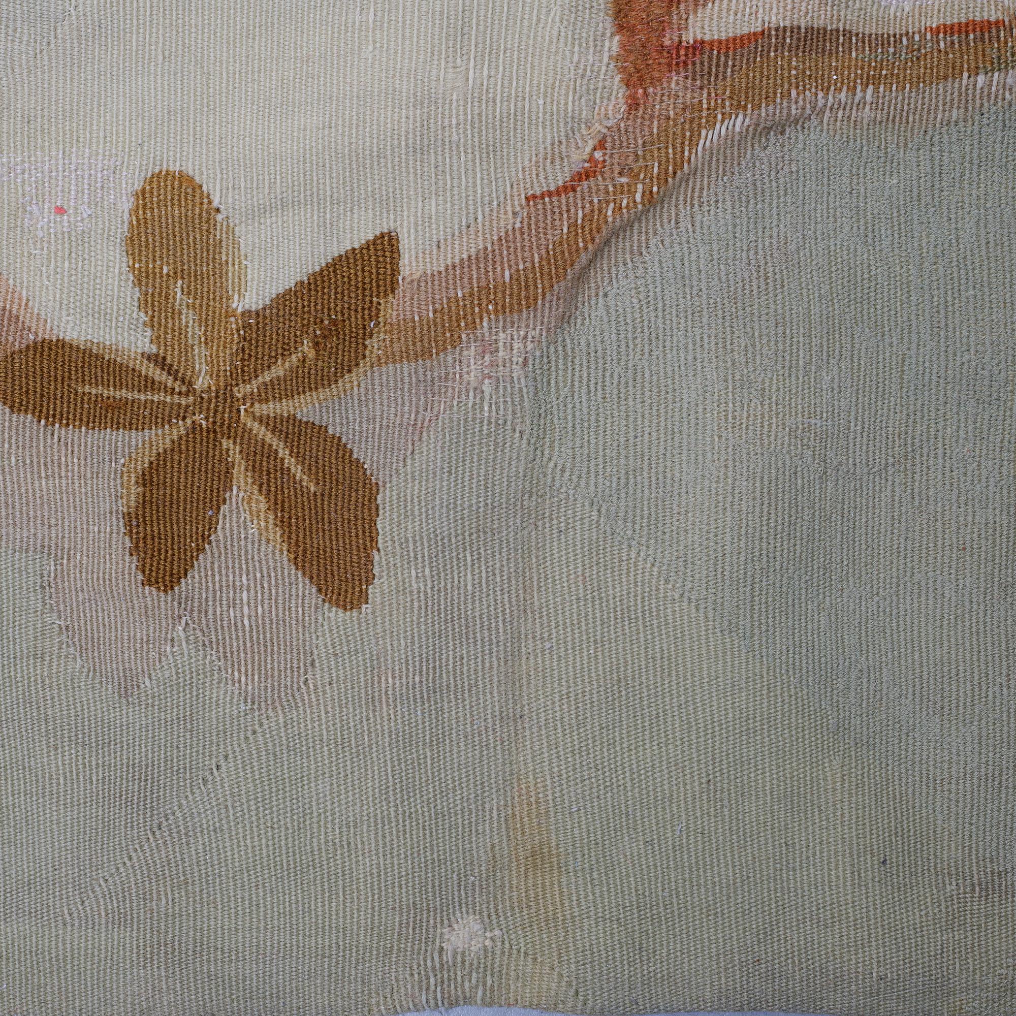 Matta, gobelängteknik, ca 385-387,5 x 391,5-404,5 cm, Aubusson, Frankrike 1800-tal.