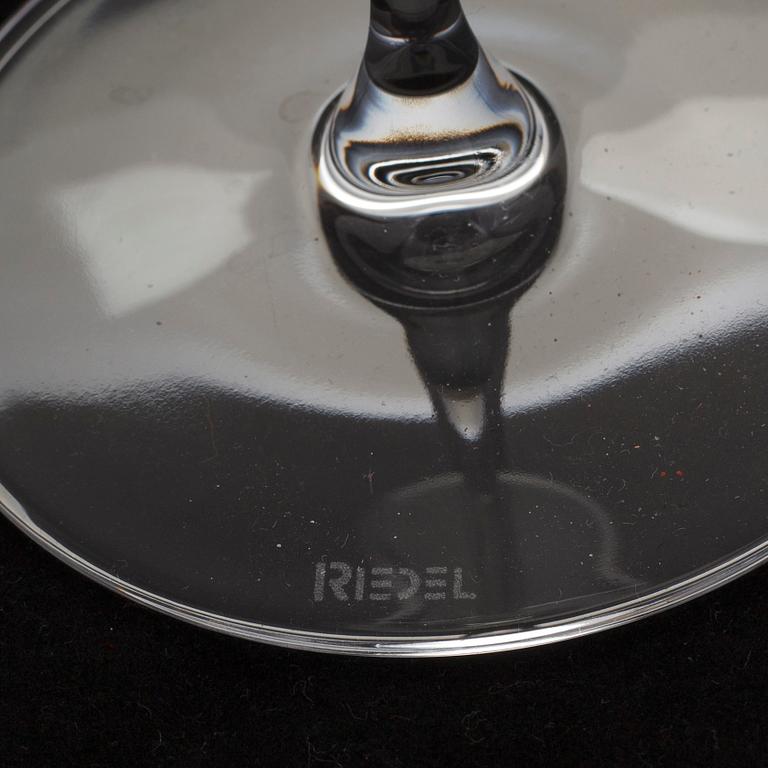 Lasisto, 29 osaa, suurinosa Riedel.