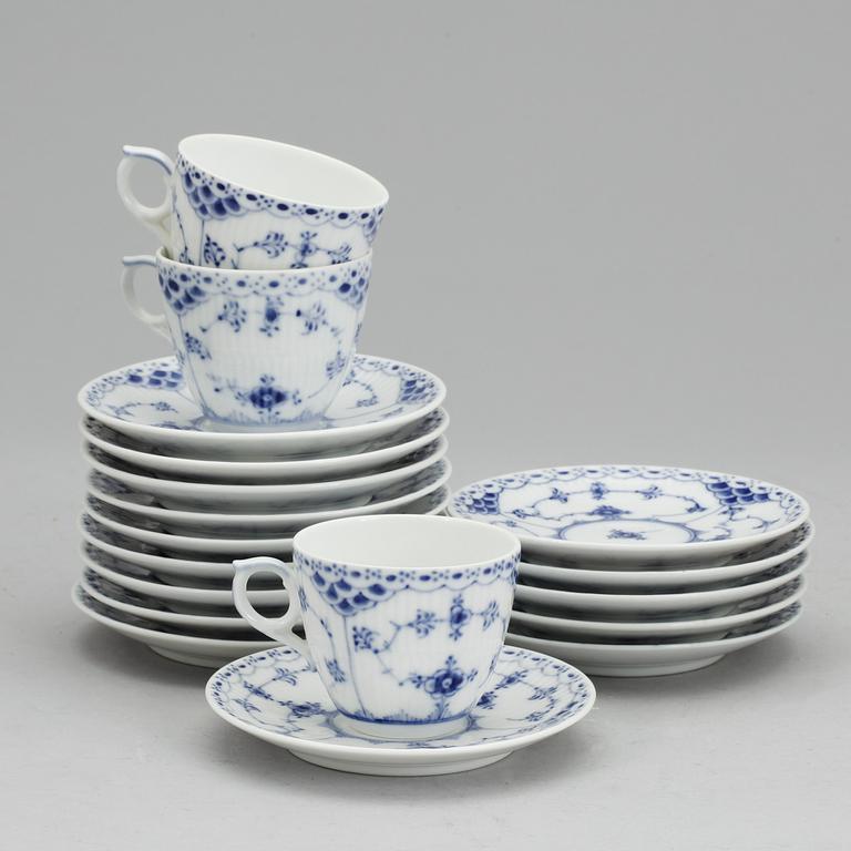 KAFFEKOPPAR, 16 st, "Musselmalet", Royal Copenhagen, Danmark, 1900-tal.