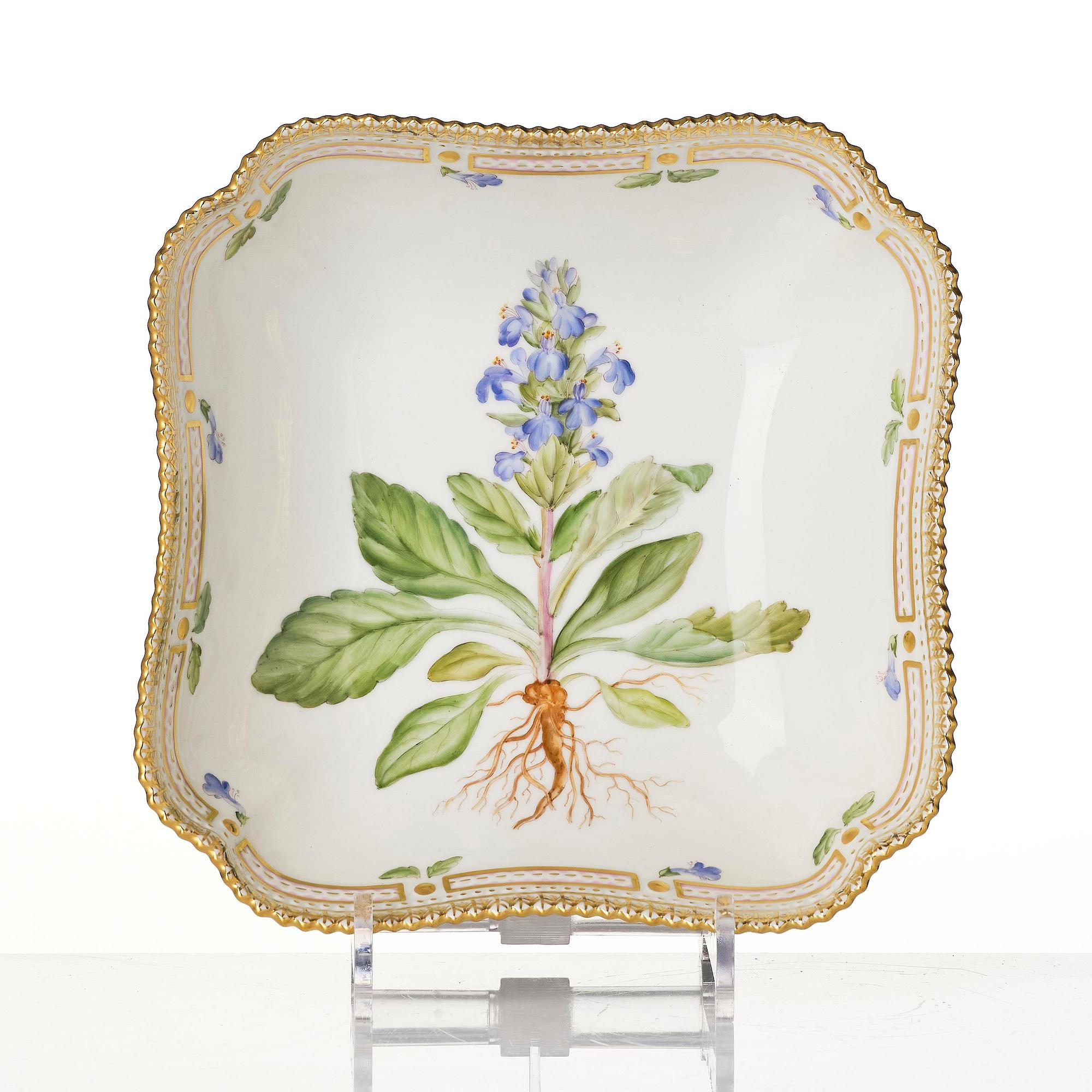 A set of two Royal Copenhagen 'Flora Danica' serving dishes, Denmark, 20th century.