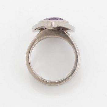 An 18K white gold ring set with a faceted amethyst weight ca 6.00 cts.