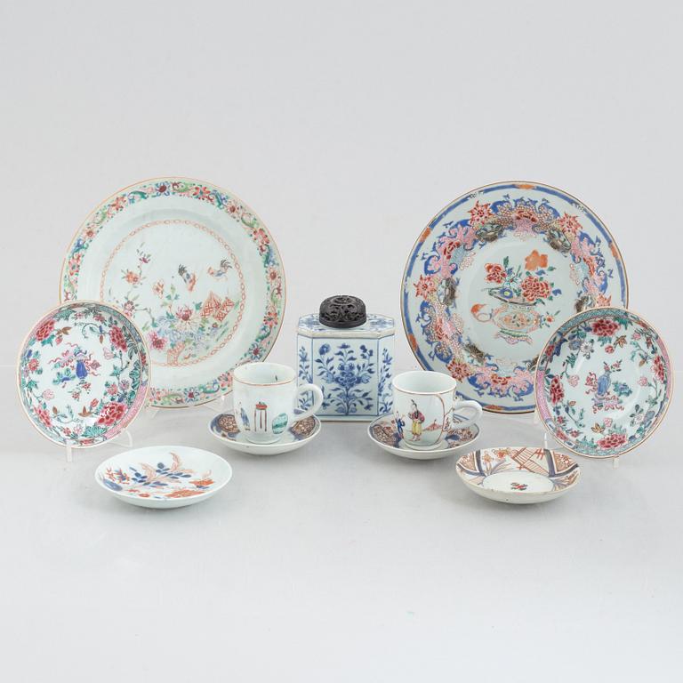 A group of 11 Chinese export porcelain pieces, Qing dynasty, 18th century.