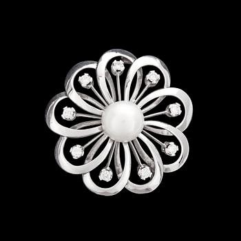 91. BROOCH, natural fresh water pearl and brilliant cut diamonds, 1950's.