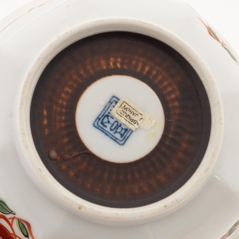 Skålar, fem stycken, (3+2), porslin. Japan, 1900-tal.