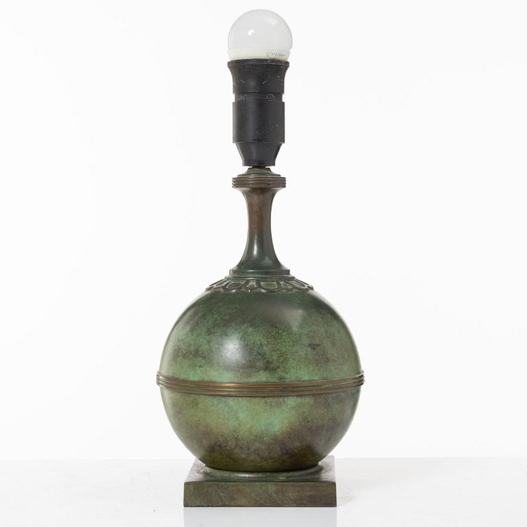 Guldsmedsaktiebolaget, a table lamp, 1930's.