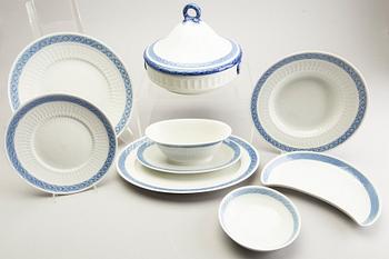 Arnold Krog. Tableware 42 dlr "Blue vifte" Royal Copenhagen Denmark porcelain second half of the 20th century.