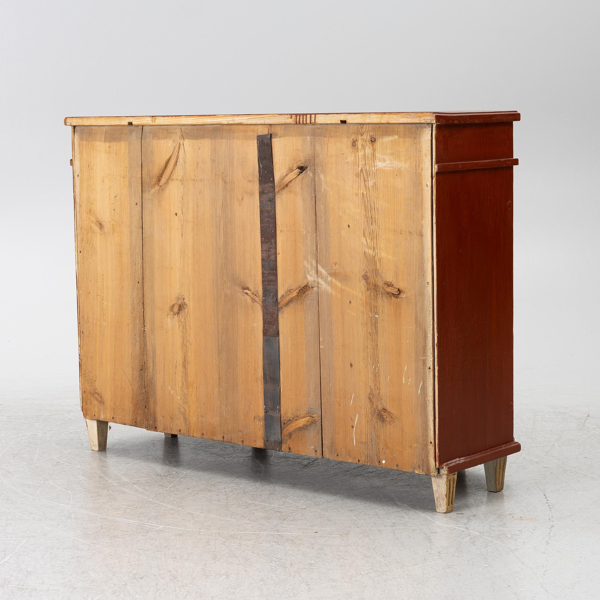 A cabinet, 19th century.