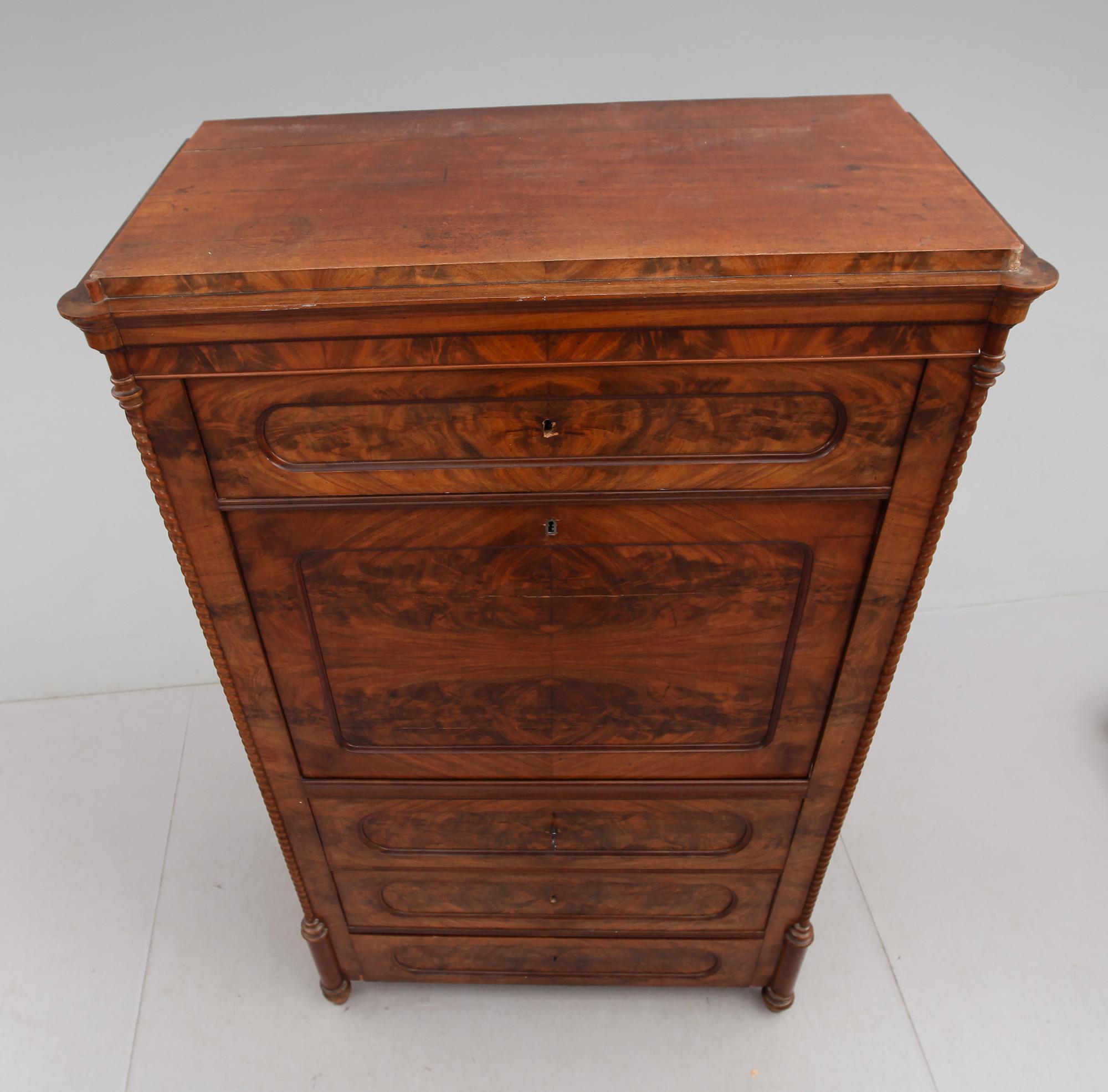 CHIFFONJÉ, 1800-talets mitt.