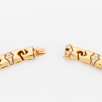 Bulgari collier 18K guld med fasettslipade safirer och runda briljantslipade diamanter.