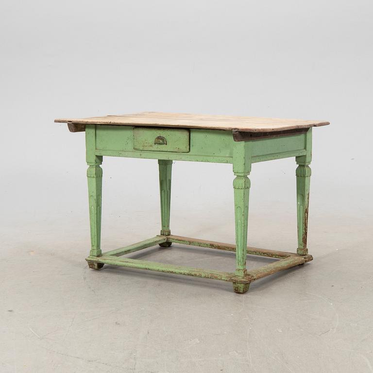 A painted wooden table from the first half fo the 20th century.