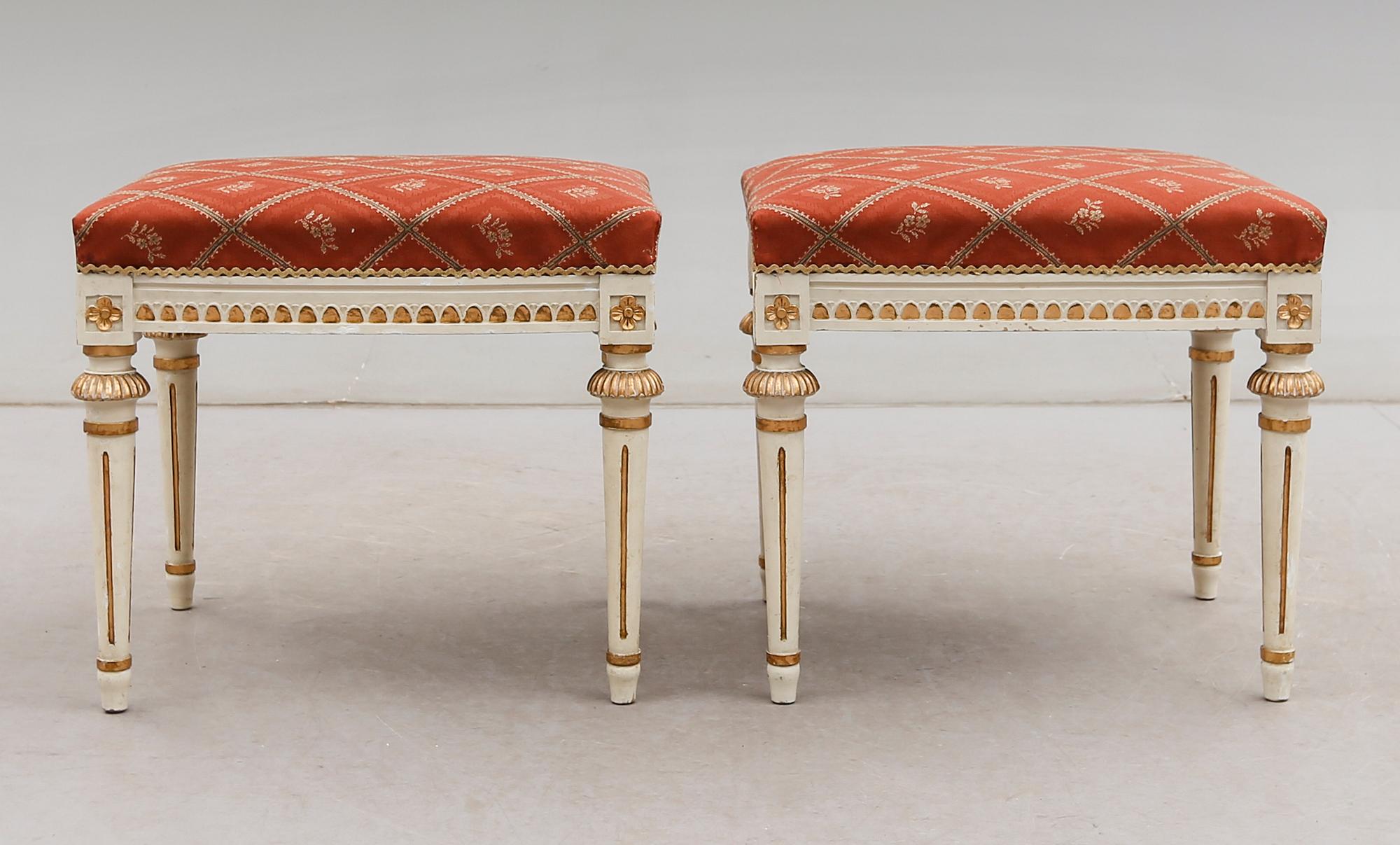 TABURETTER, 1 par, gustaviansk stil, omkring år 1900.
