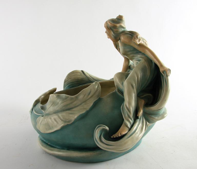 JARDINIERE, porslin, art nouveau, Teplitz, Böhmen, omkring 1900.