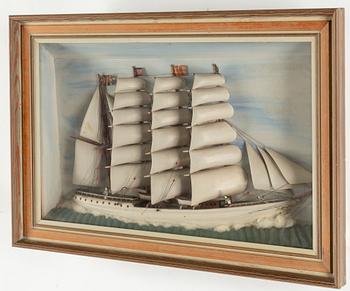 DIORAMA/BÅTMODELL, halv i monter. 18/1900-TAL.