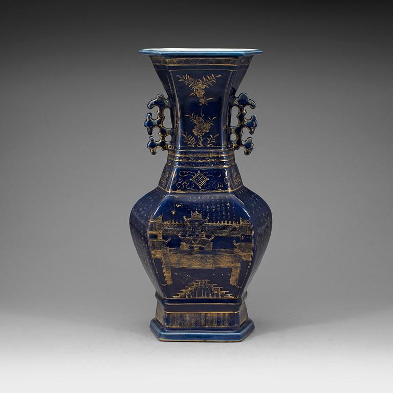 VAS, porslin. Qingdynastin, 1800-tal.