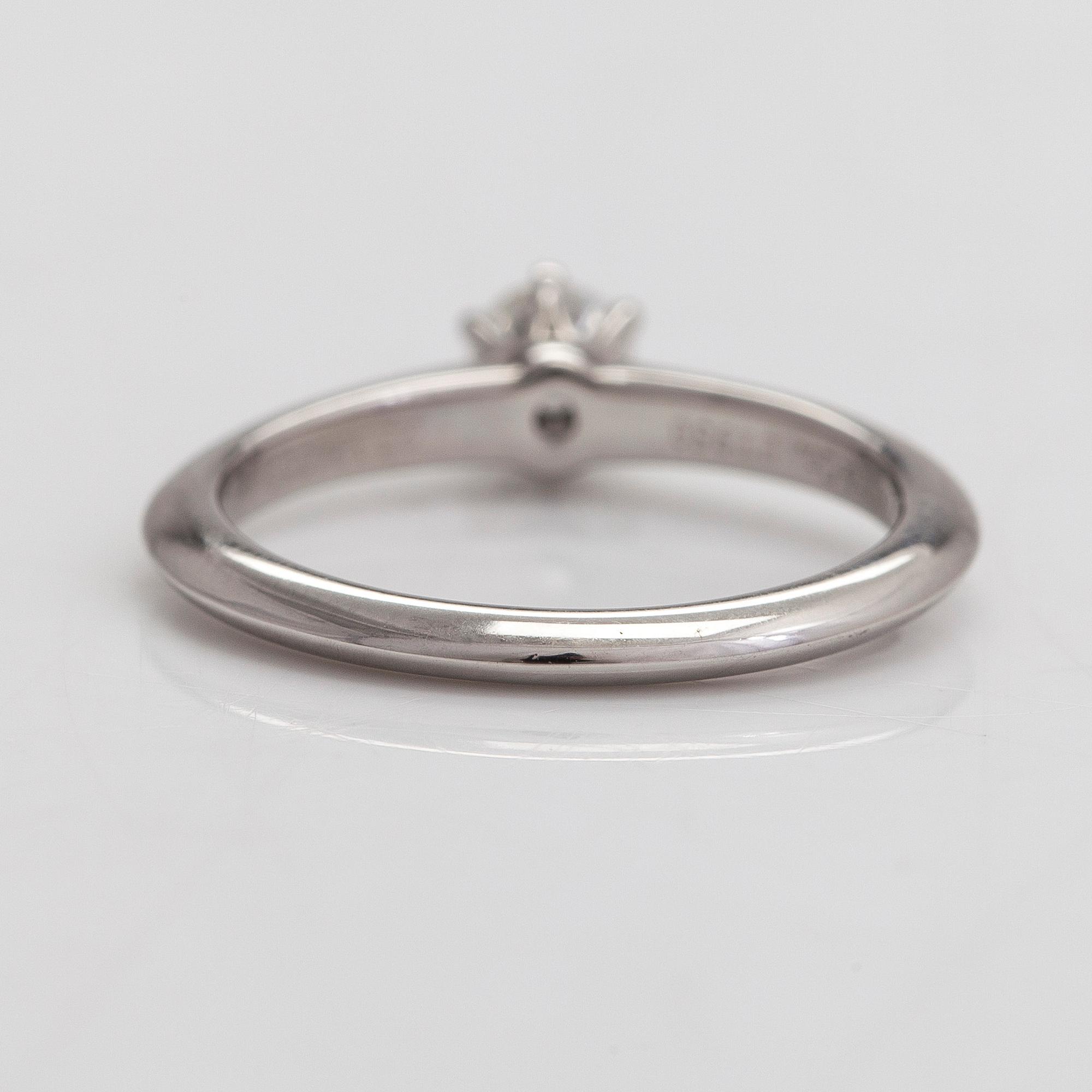 Tiffany & Co, sormus, platinaa ja timantti 0.25 ct. Todistuksella.