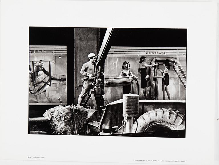 WILLY RONIS, Portfolio with 12 photographs reproduced in black and white on thick paper.  Published in 1986.