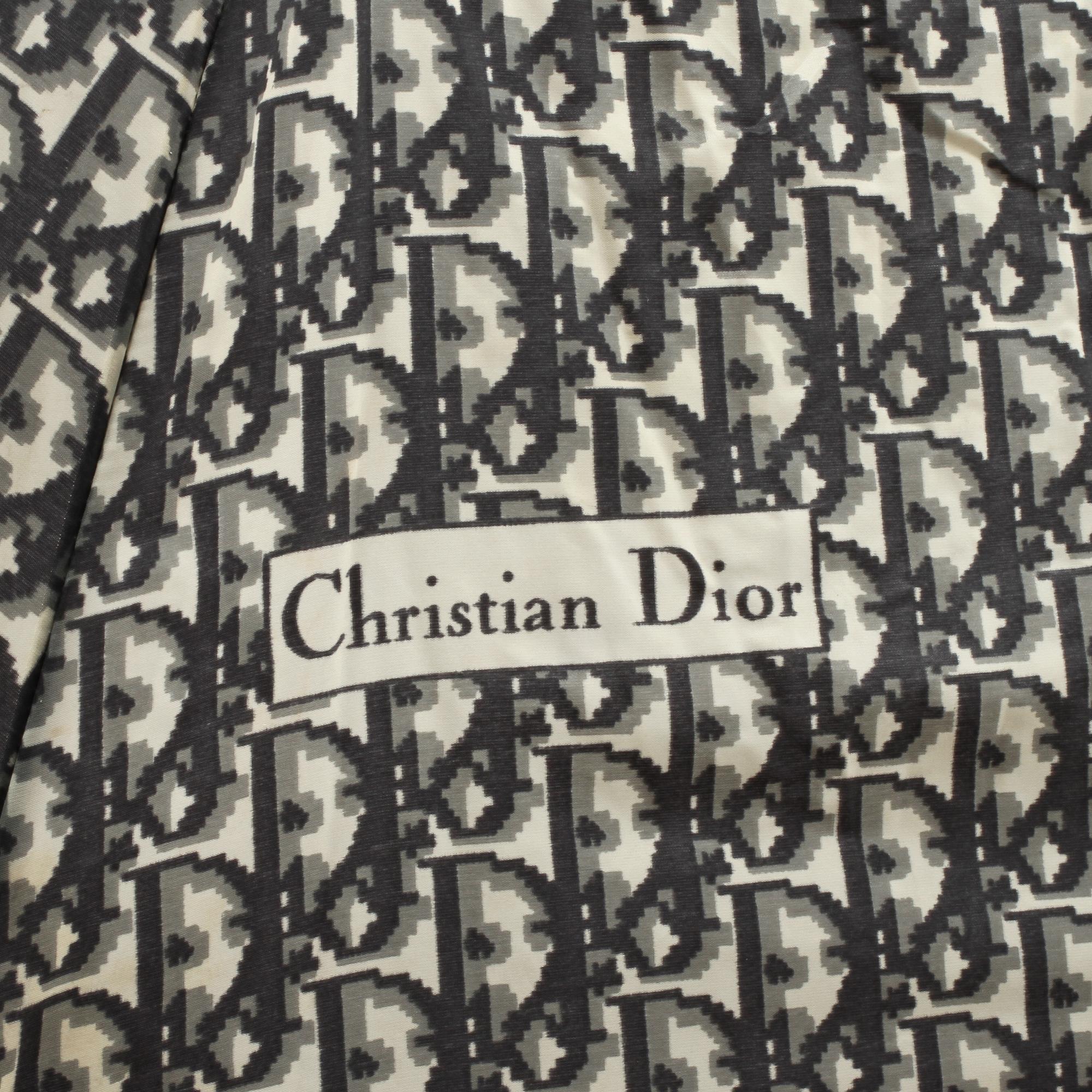 PARAPLY, Christian Dior, Paris.