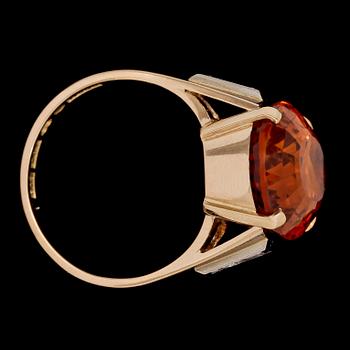 RING, citrine with brilliant cut diamonds, tot. 0.10 cts.