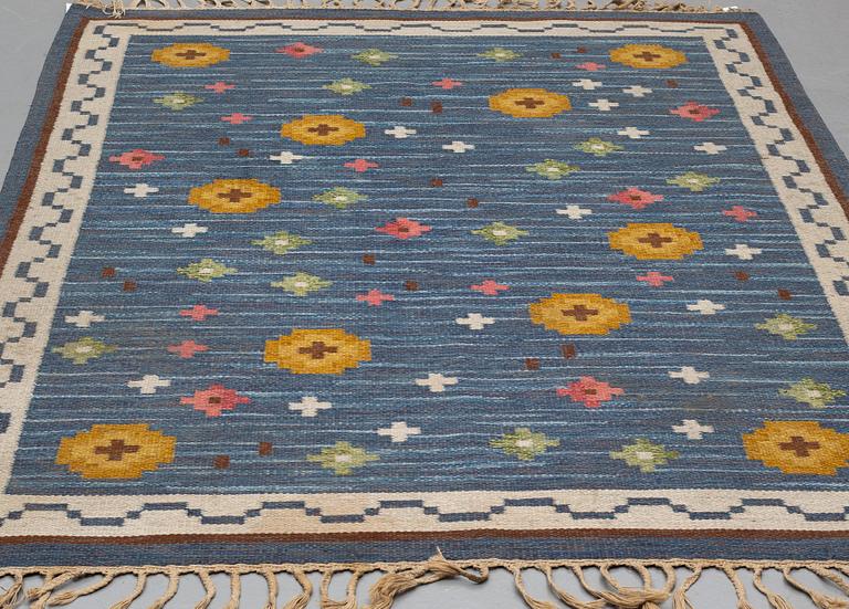 ANNA-GRETA SJÖQVIST, A CARPET, flat weave, ca 235,5-236,5 x 167,5-169,5 cm, signed AGS.