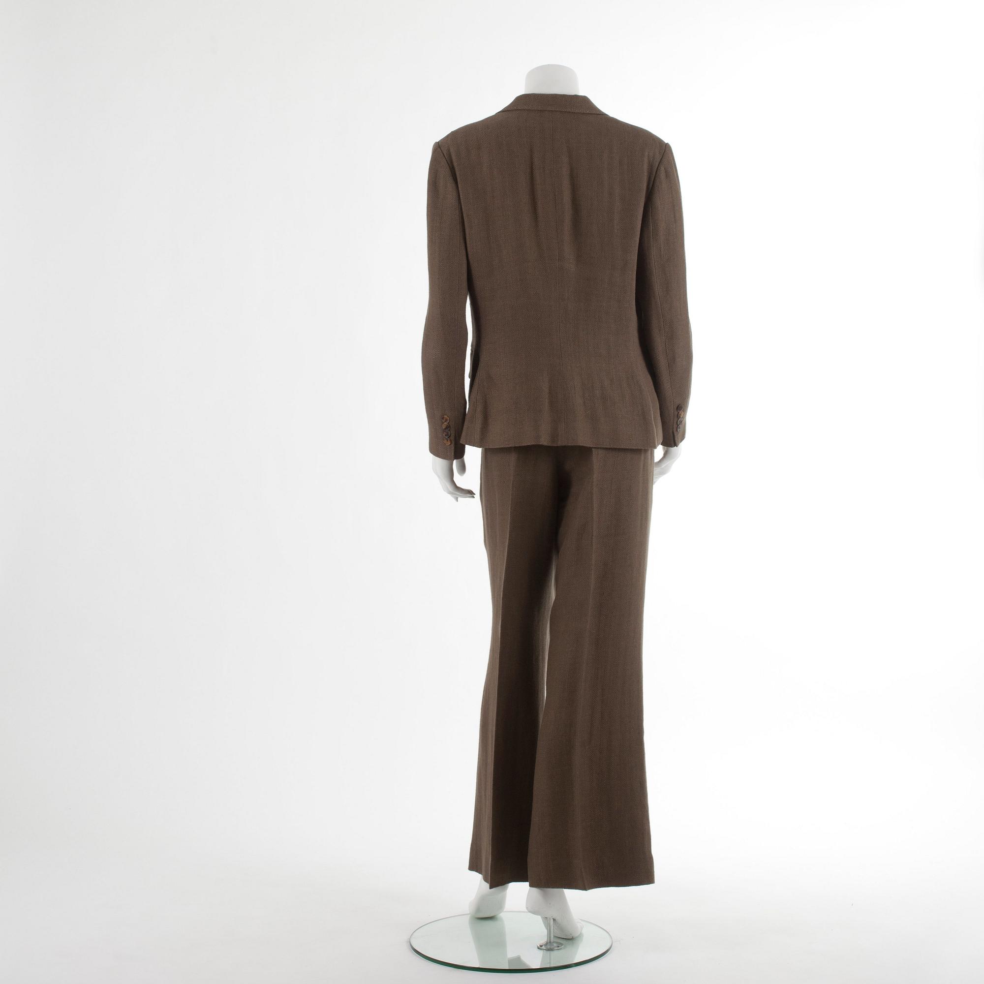 RALPH LAURENT, a two-piece suit concisting of jacket and pants, US size 14.