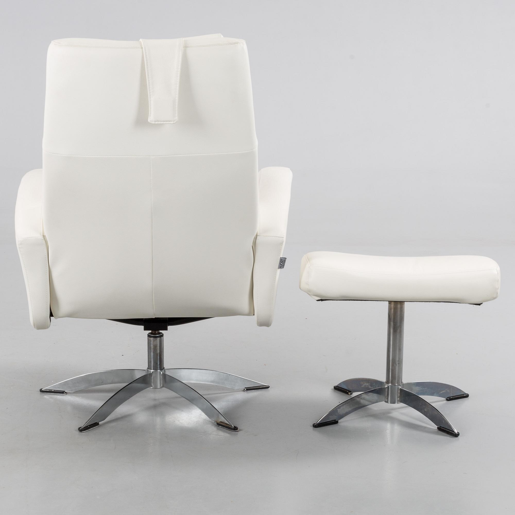 A HJORT KNUDSEN "OPUS" SWIVEL CHAIR. 21TH CENTURY.