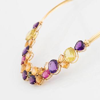 An 18K gold necklace set with faceted quartz and tourmaline.