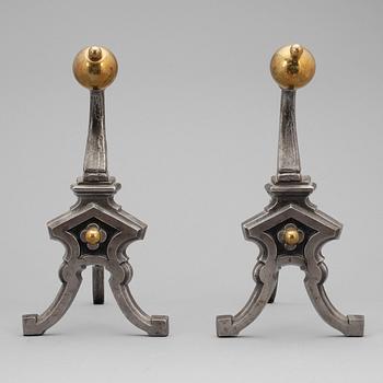 ELDHUNDAR, ett par, modern tillverkning.