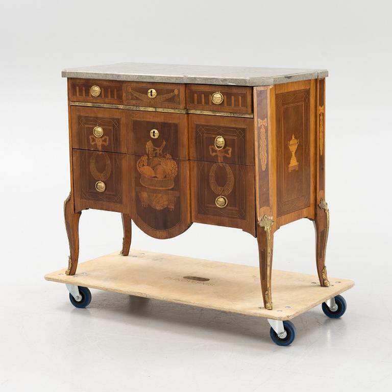 Byrå, Gustaviansk stil, omkring år 1900 med äldre delar.