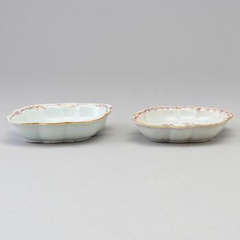 Two famille rose export porcelain dishes, Qing dynasty, Qianlong (1736-95).