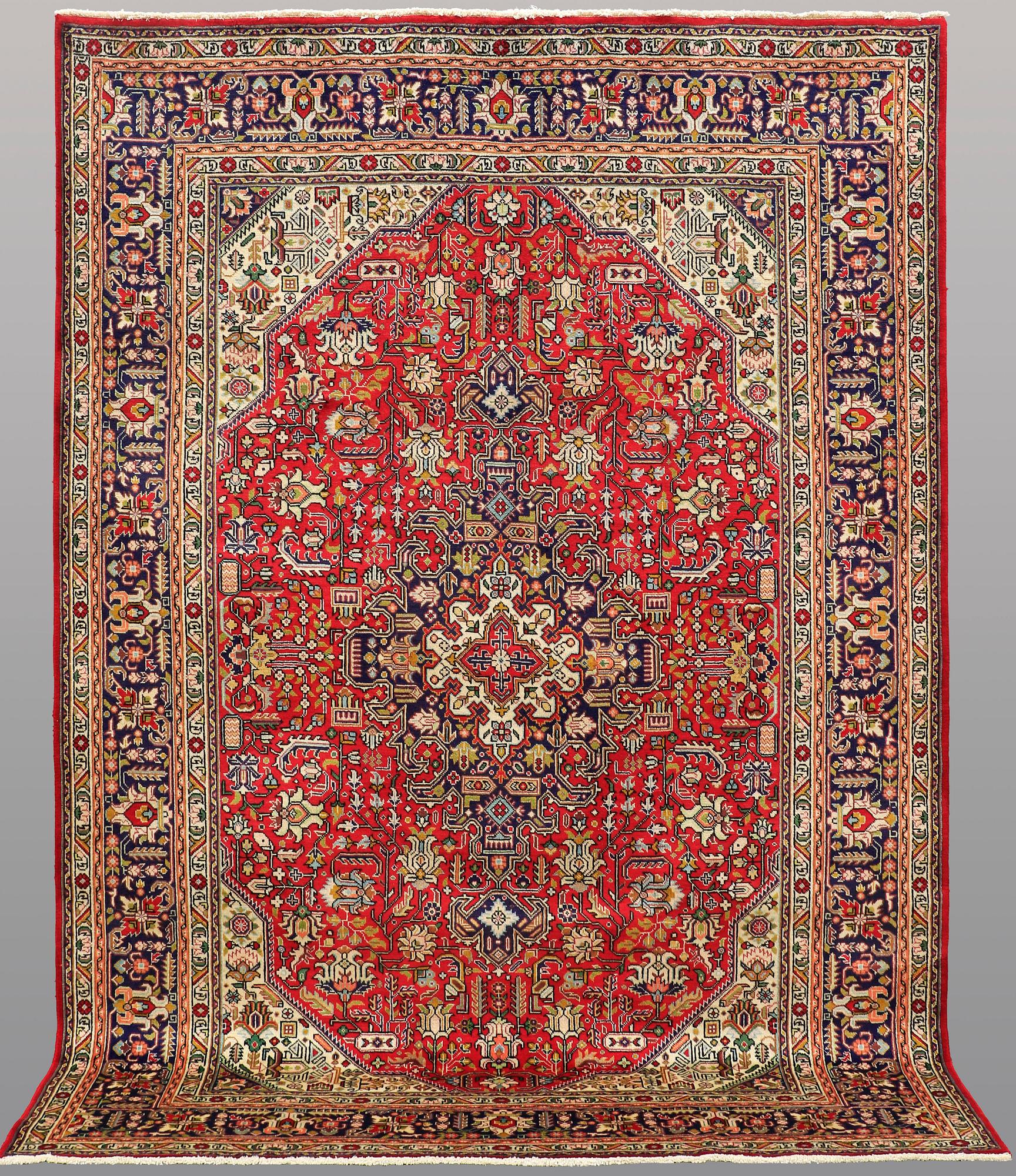 MATTA, Täbriz, ca 295 x 207 cm.