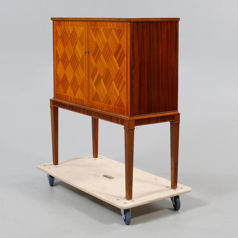 BARSKÅP, 1900-talets mitt.