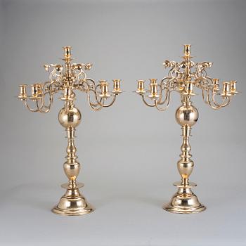 KANDELABRAR, ett par, mässing, barockstil, omkring sekelskiftet 1900.