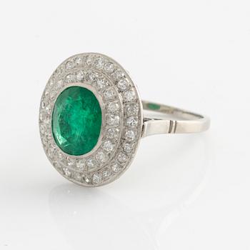 Ring, platina med smaragd och åttkantslipade diamanter.