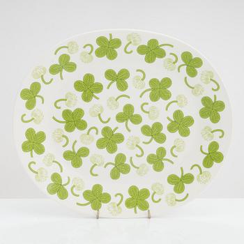 Birger Kaipiainen, a 'Clover' porcelain dish for Arabia Finland. Decoration designed in 1970.