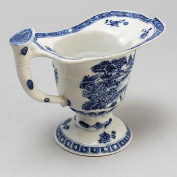 A part blue and white dinner service, Qing dynasty, Qianlong (1736-95), and two Jiaqing (27 pieces).