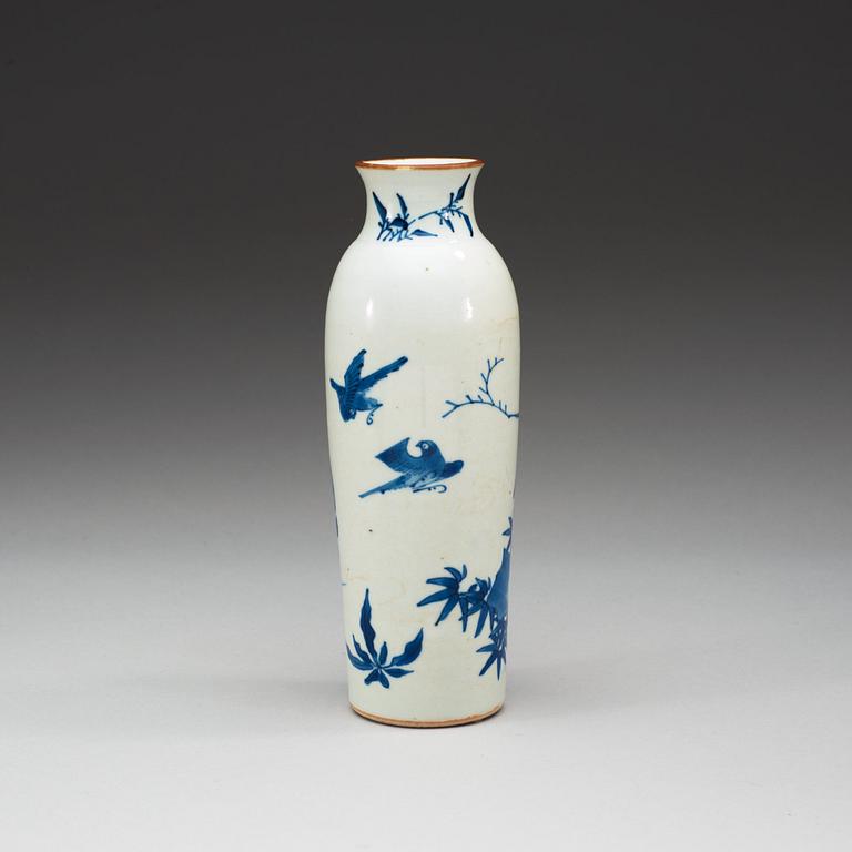 A blue and white Transitional vase, 17th Century.