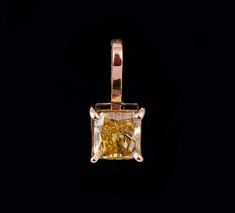 HÄNGE MED KEDJA, 18 k roséguld med fasettslipad diamant, enl cert fancy vivid orangy yellow, ca 0.51 ct. Vikt ca 0,7 g.