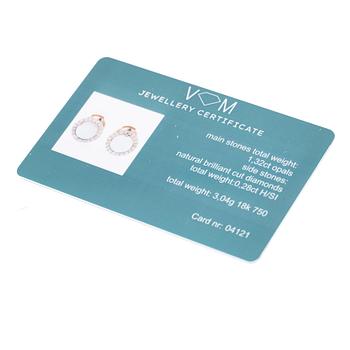 18K gold earrings with opals and brilliant-cut diamonds.