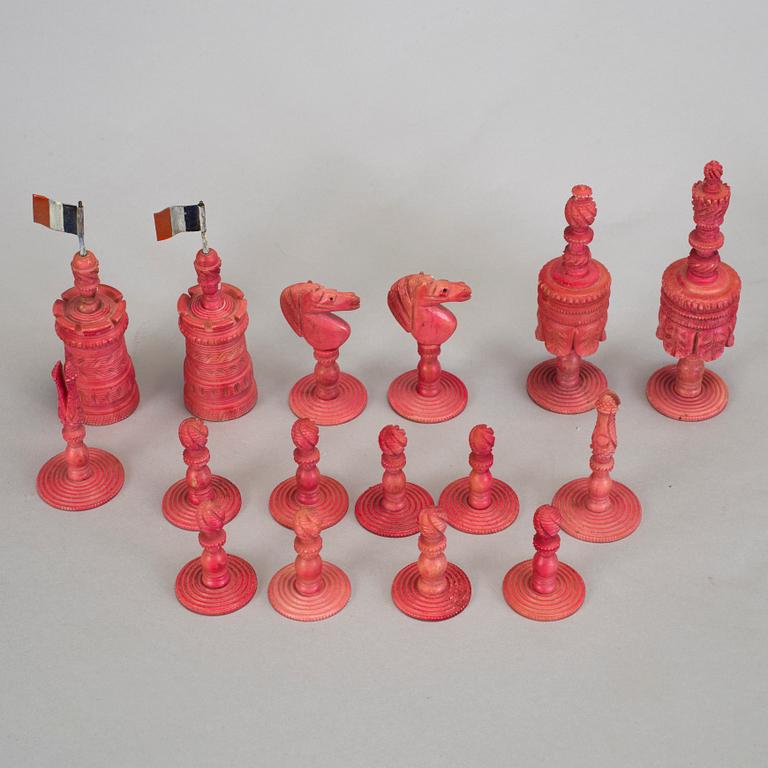 A Barleycorn chess set, 32 pieces.