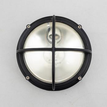 Lauritz Knudsen, vägglampa för utomhusbruk, "Skot", Louis Poulsen, Danmark.