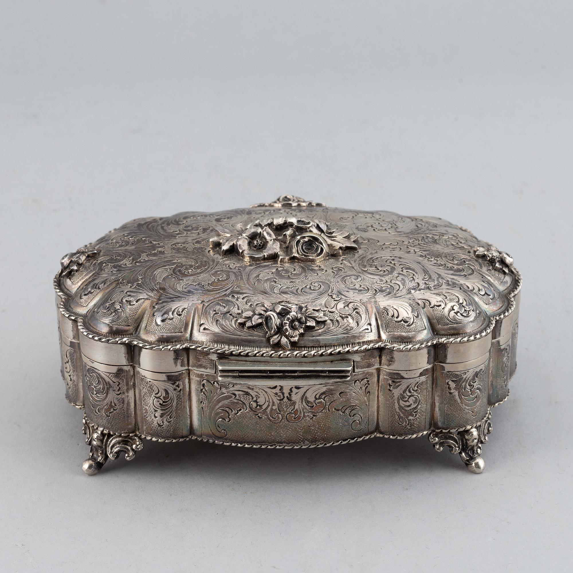 A silver box, Italy 1930-40s and with swedish import mark.