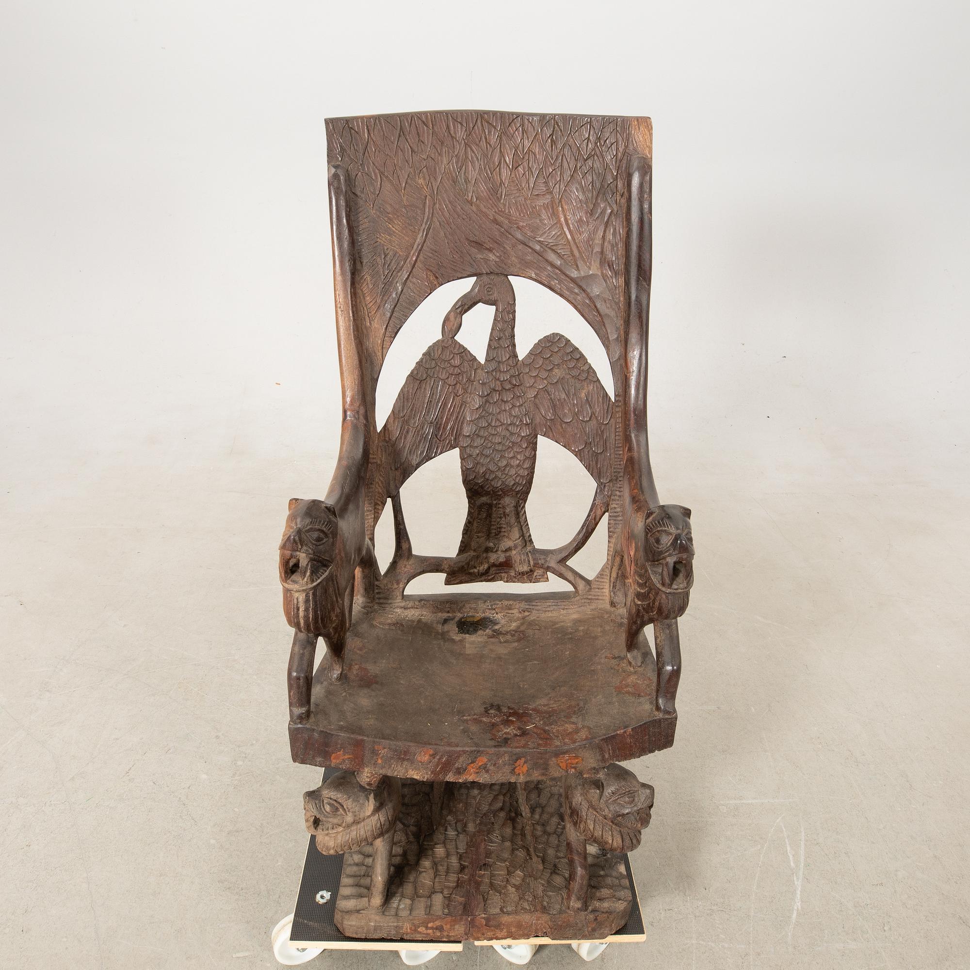 Tron/karmstol, Togo 1900-talets mitt.