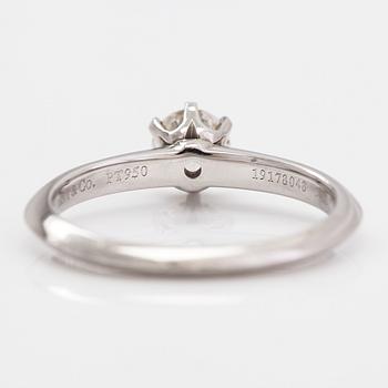 Tiffany & Co, Ring, platina och diamant ca 0.41 ct. Märkt Tiffany & Co, 19178048.