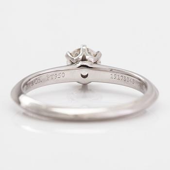 Tiffany & Co, A platinum ring with a ca. 0.41 ct diamond. Marked Tiffany & Co, 19178048.