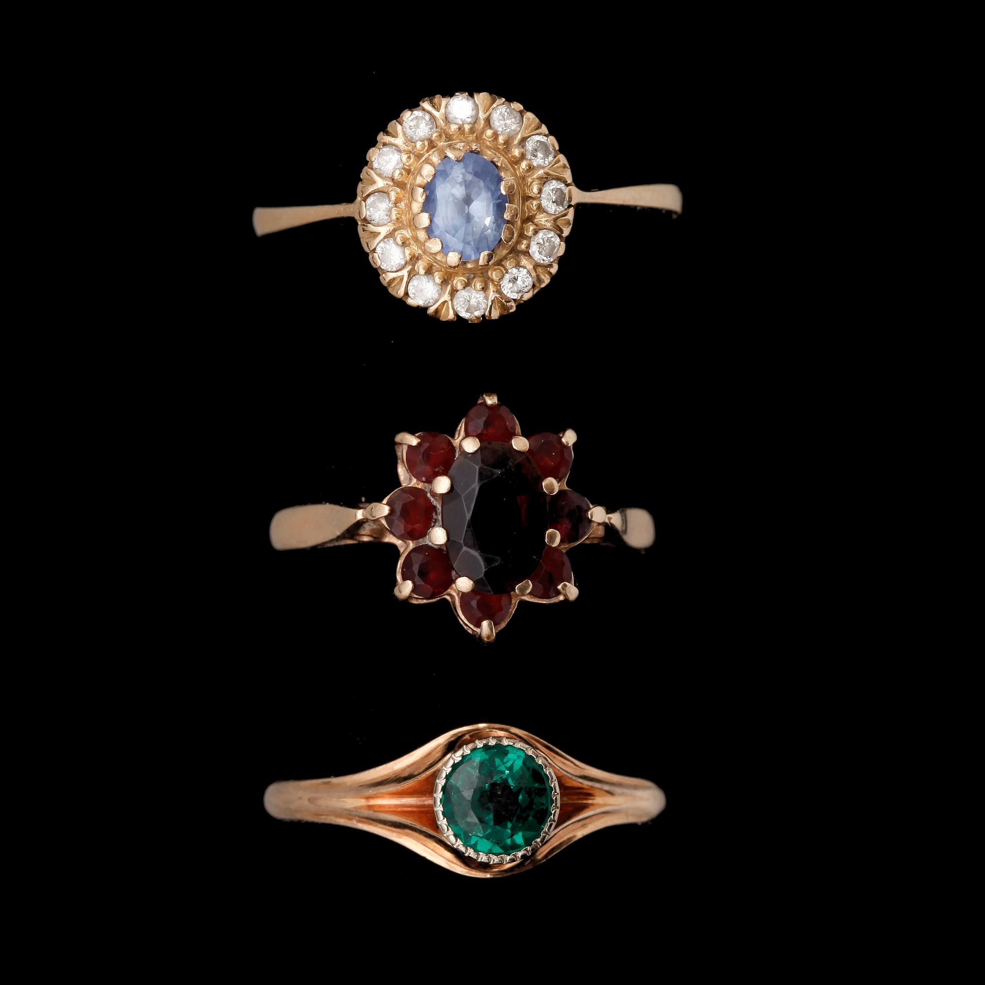 RINGAR, 2+1st, 14k resp 18k guld med bla  små briljantslipade diamanter. Tot vikt 4,7 resp 2,6g.