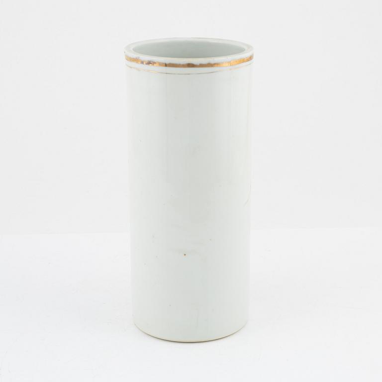 A famille rose vase, China, early 20th Century.