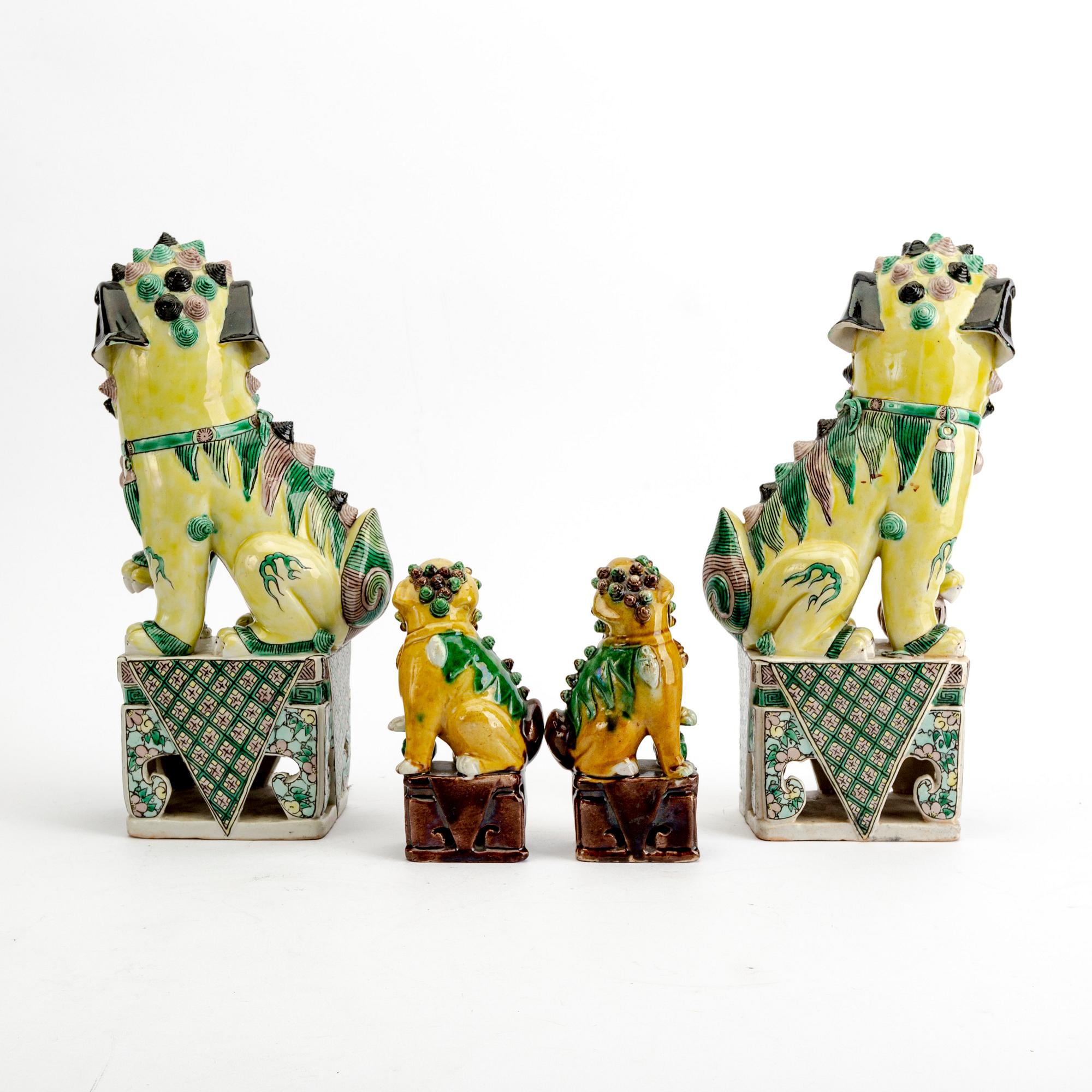 Figuriner, två par, porslin. Kina, 1900-tal.