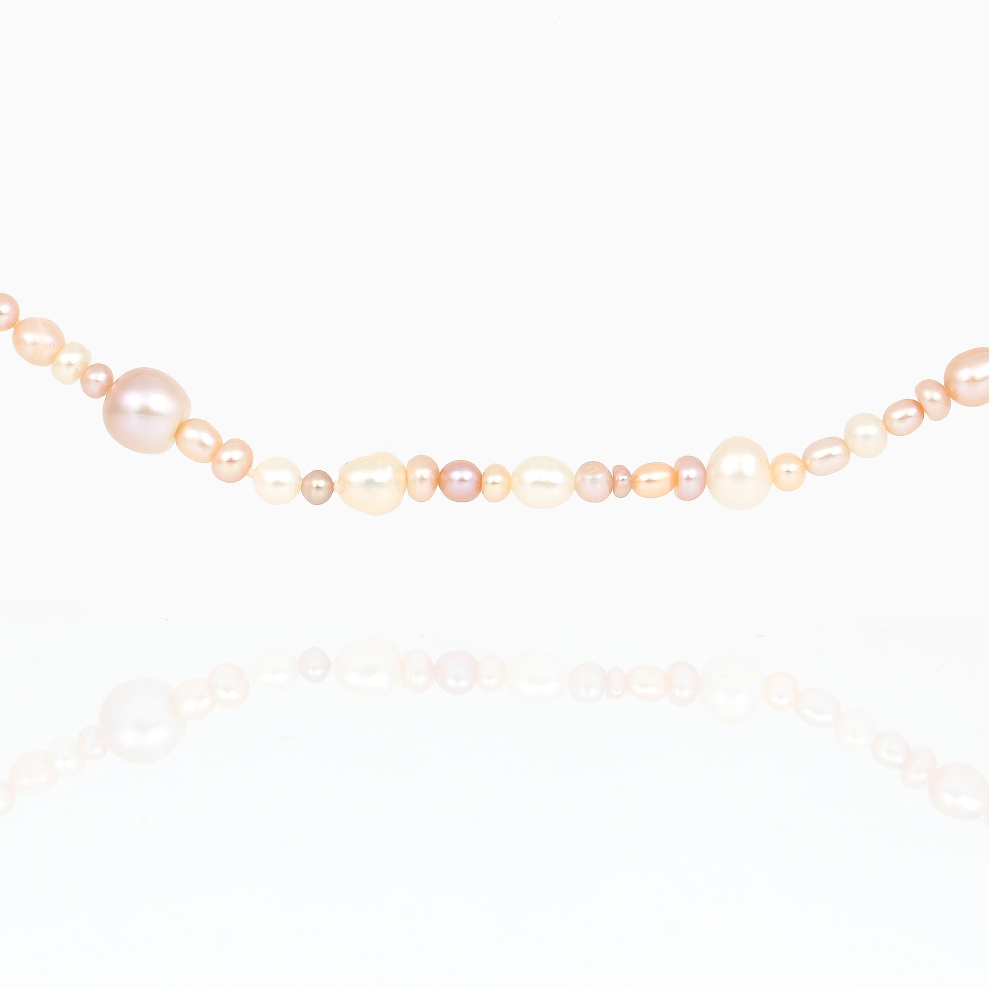 PÄRLHALSBAND, 2 st, rosa, kräm- och vitfärgade sötvattenspärlor.